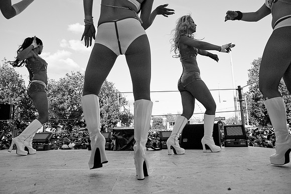 Women Raver