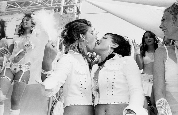 Kissing Girls